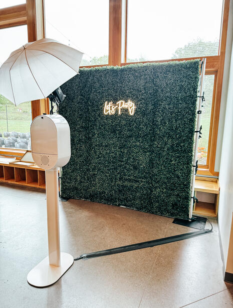 Glam Booth + Boxwood Wall